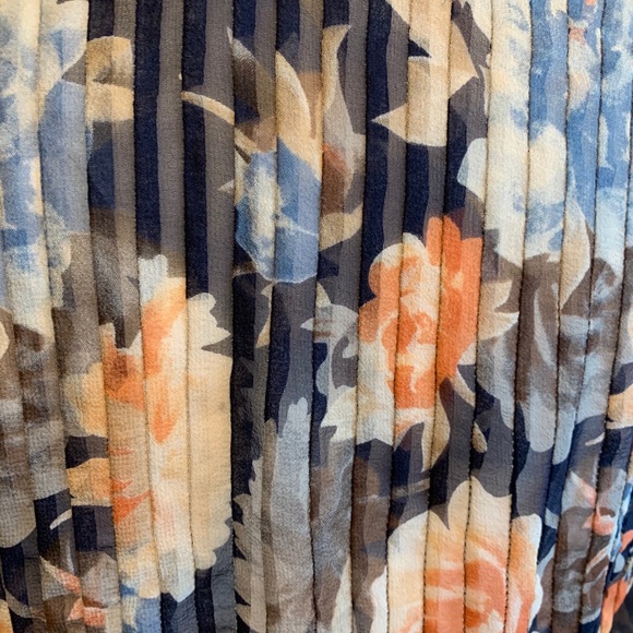 Joie Sheer Floral Silk Blouse! - Picture 5 of 8